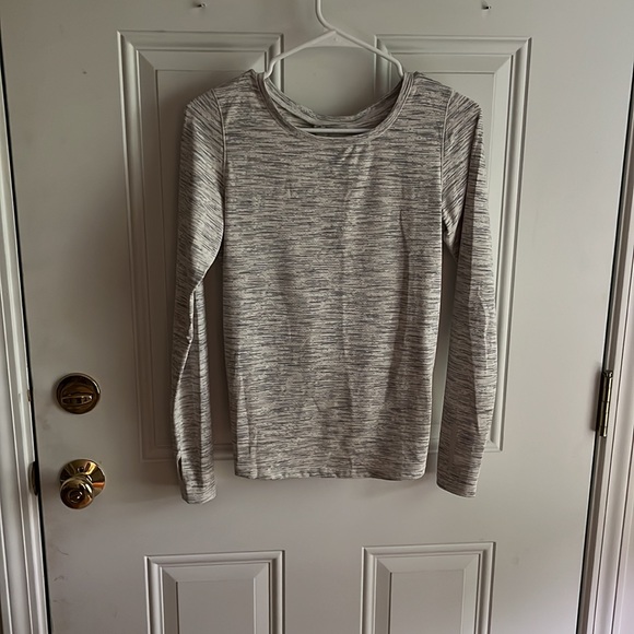 EUC Zyia ‘Ash Split Back Long Sleeve T’ - Picture 7 of 9